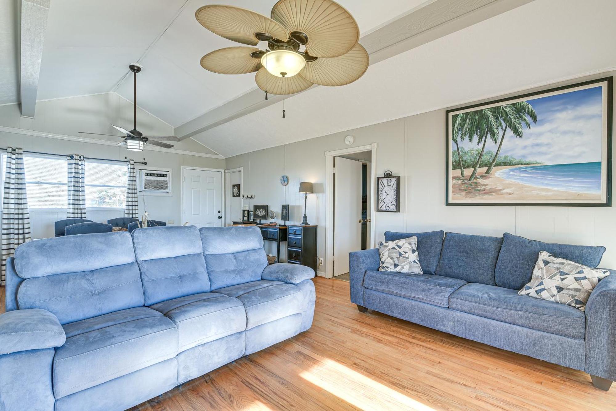 Second-Row Surfside Beach House Newly Renovated! Exterior photo