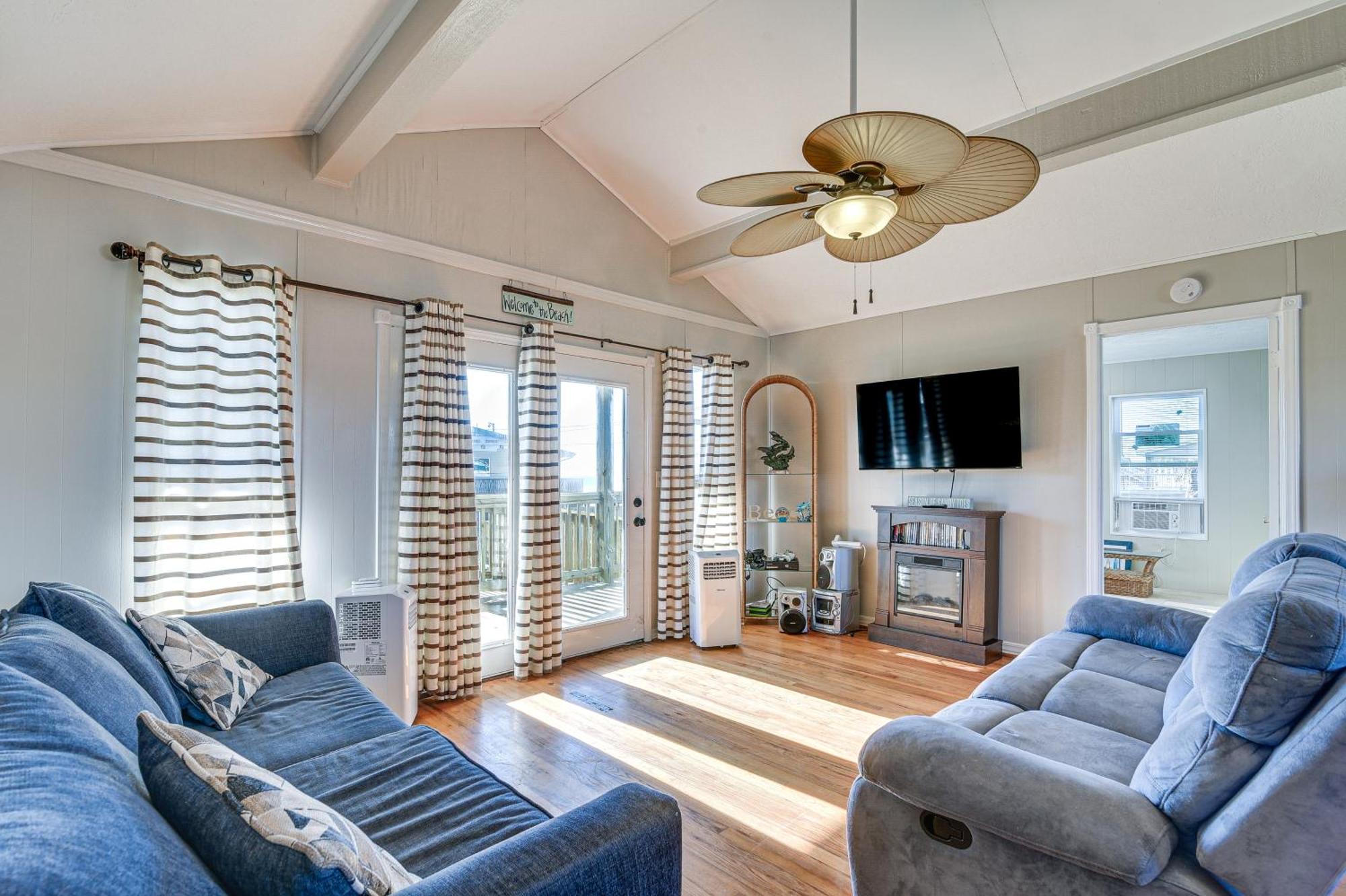 Second-Row Surfside Beach House Newly Renovated! Exterior photo