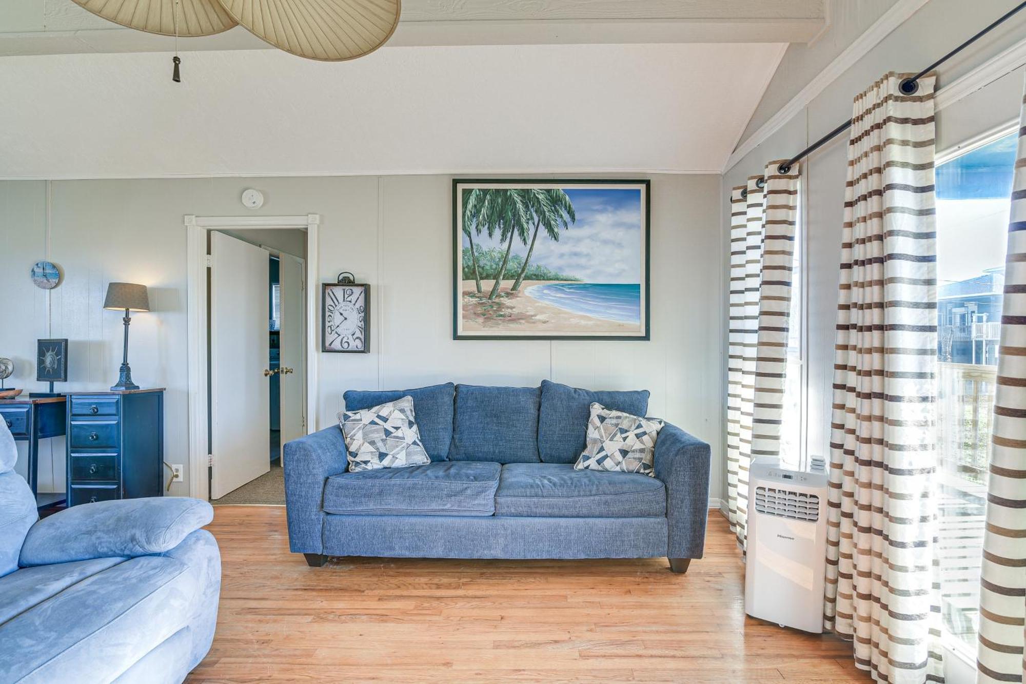 Second-Row Surfside Beach House Newly Renovated! Exterior photo