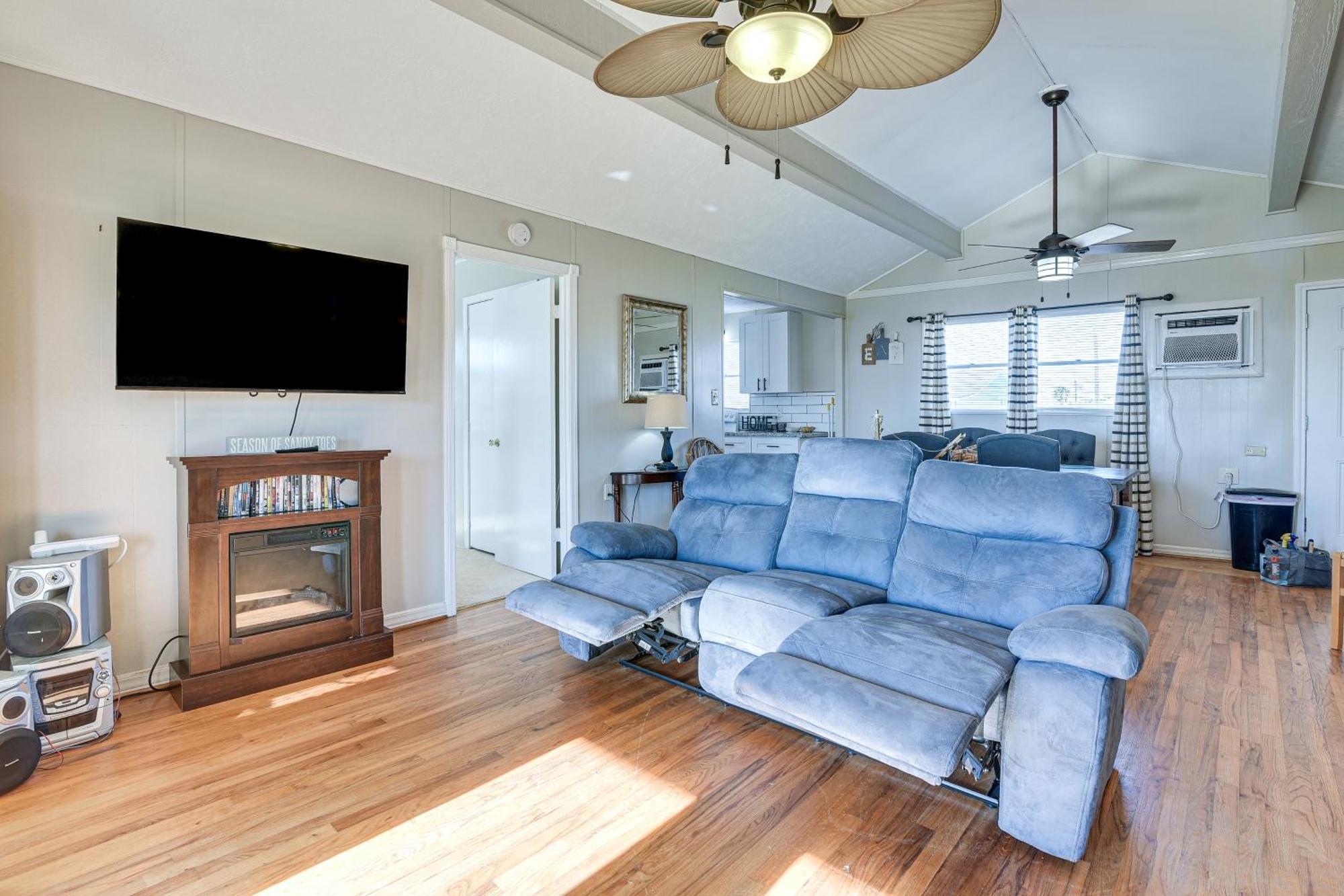 Second-Row Surfside Beach House Newly Renovated! Exterior photo