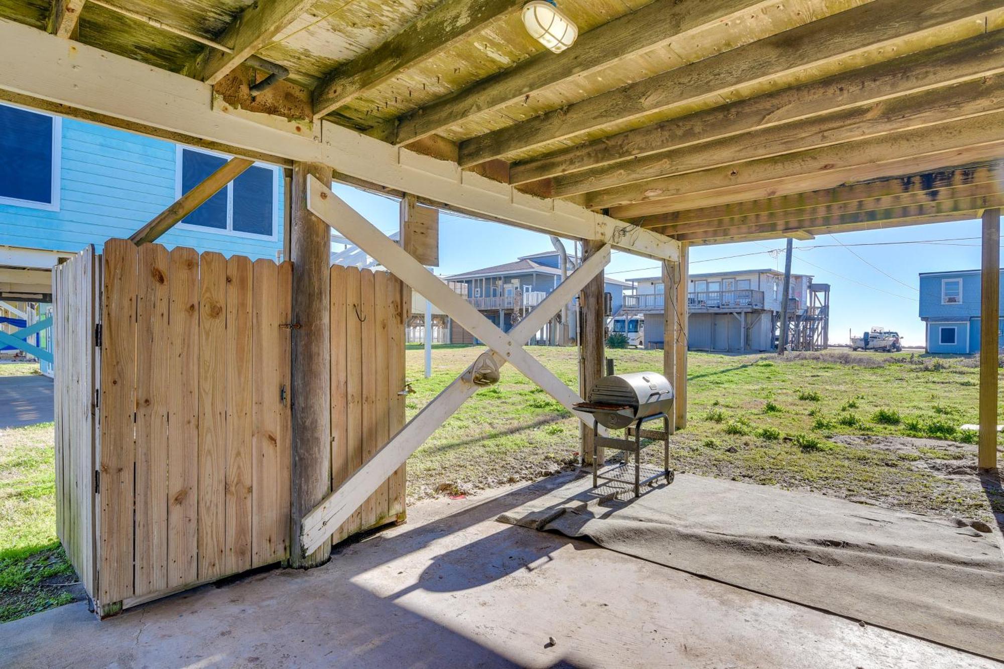 Second-Row Surfside Beach House Newly Renovated! Exterior photo