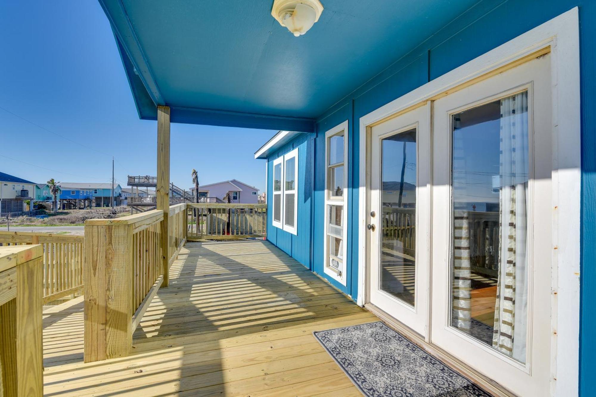 Second-Row Surfside Beach House Newly Renovated! Exterior photo
