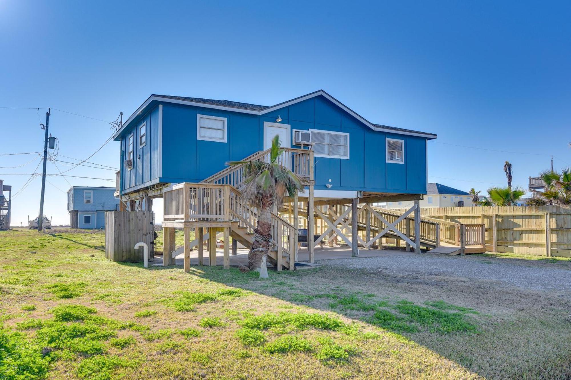 Second-Row Surfside Beach House Newly Renovated! Exterior photo