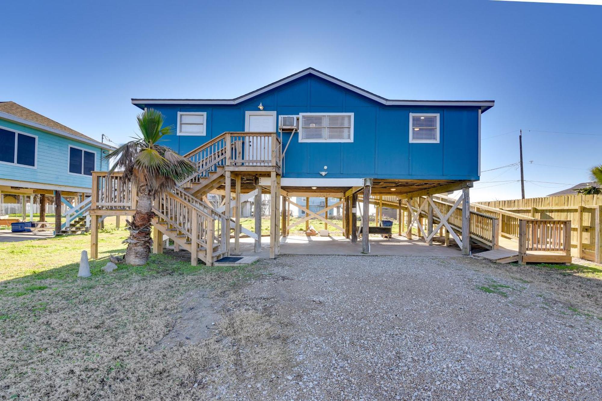 Second-Row Surfside Beach House Newly Renovated! Exterior photo