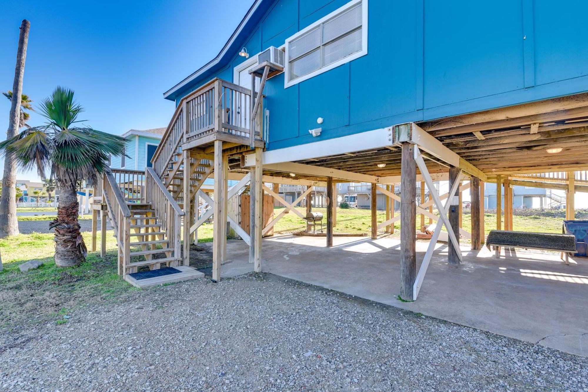 Second-Row Surfside Beach House Newly Renovated! Exterior photo